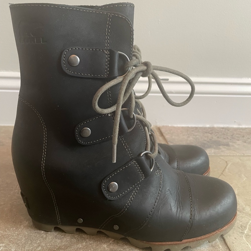Sorel Joan of Arctic lace up wedge boot